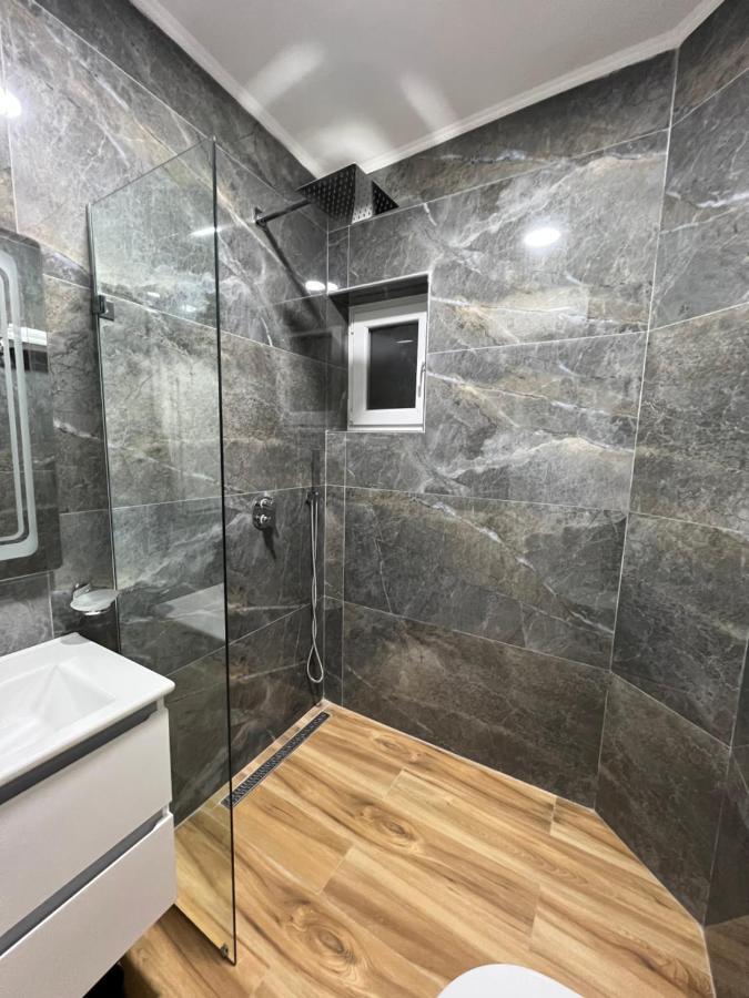 Chestnut Yard Villa Tiran Dış mekan fotoğraf