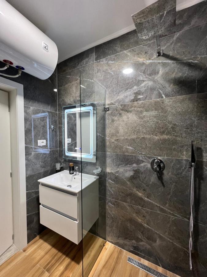 Chestnut Yard Villa Tiran Dış mekan fotoğraf
