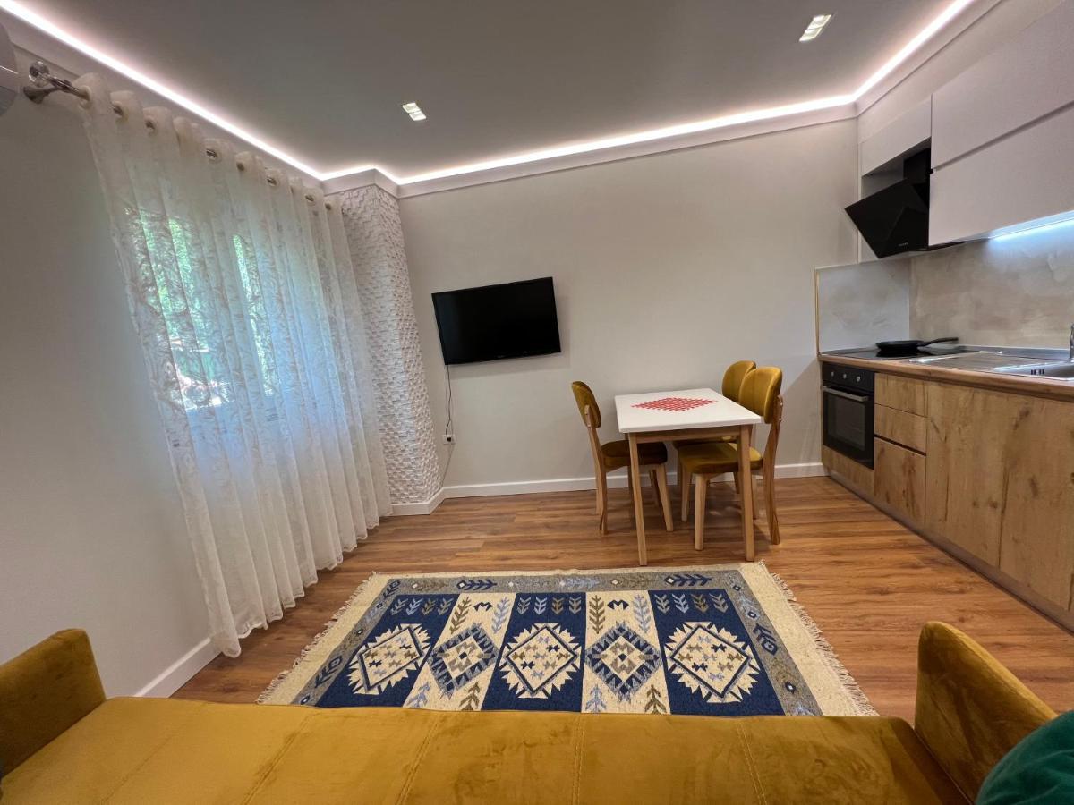Chestnut Yard Villa Tiran Dış mekan fotoğraf